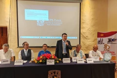 El embajador de Vietnam en México, Nguyen Van Hai, habla en seminario "Vietnam hacia una nueva era de desarrollo". Foto: VNA