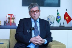 El embajador brasileño en Vietnam, Marco Farani, dialoga con la prensa en vísperas de la visita de Estado del presidente Luiz Inácio Lula da Silva. (Fuente: Vietnam+)