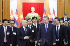 El secretario general del Partido Comunista To Lam y el rey de Camboya, Norodom Sihamoni. durante la visita de Estado del último a Vietnam, el 28 de noviembre de 2024. (Foto: VNA)