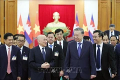 El secretario general del Partido Comunista To Lam y el rey de Camboya, Norodom Sihamoni. durante la visita de Estado del último a Vietnam, el 28 de noviembre de 2024. (Foto: VNA)