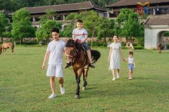 Los turistas montan cabello en el resort Legacy Yen Tu. (Fuente: baoquangninh.vn)