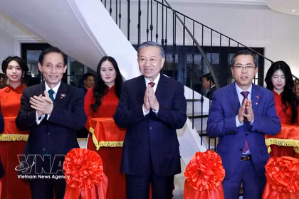 El secretario general del Partido Comunista y presidente de Vietnam, To Lam, asiste a la ceremonia de inauguración de la "Casa de Vietnam". Foto: VNA