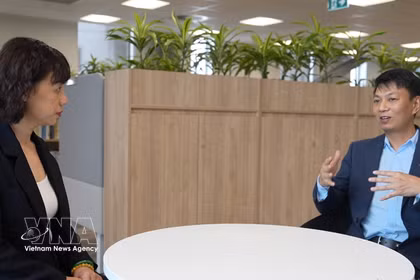 El profesor y doctor Nguyen Hoang Minh, especialista de la Universidad Tecnológica de Auckland (AUT) en la entrevista con la VNA. Foto: VNA