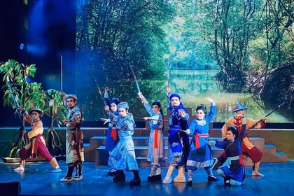 Jóvenes artistas vietnamitas aportan nueva vitalidad al teatro tradicional