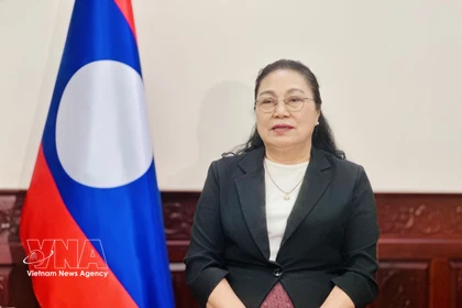 La embajadora de Laos en Vietnam, Khamphao Ernthavanh, en una entrevista concedida a la Agencia Vietnamita de Noticias. (Foto: VNA)