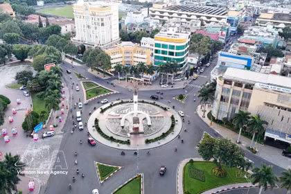 Vista aérea del centro de la rotonda Nga Sau, en la ciudad de Buon Ma Thuot, provincia de Dak Lak. (Foto: VNA)
