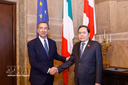 El presidente de la Asamblea Nacional de Vietnam, Tran Thanh Man, y el alcalde de Milán, Giuseppe Sala. (Foto: VNA)