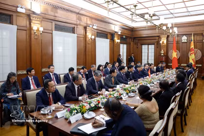 El secretario general del Partido Comunista y presidente de Vietnam, To Lam, sostiene conversaciones con el presidente de Sri Lanka, Anura Kumara Dissanayake. Foto: VNA