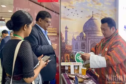 La Feria Internacional de Turismo de Vietnam (VITM) 2026 reúne a numerosas empresas dedicadas al turismo outbound, un segmento que continúa registrando un crecimiento sostenido en el país. (Foto: nhandan.vn)