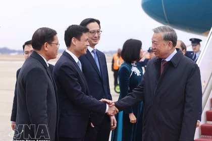 El secretario general del Partido Comunista de Vietnam, To Lam, llega a la base aérea Andrews. Foto: VNA