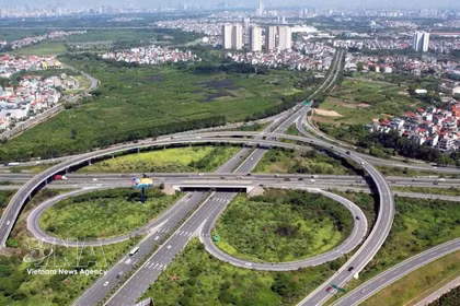 El desarrollo de la infraestructura de transporte y la logística interregional impulsa la integración territorial y refuerza la gobernanza unificada del espacio de desarrollo y de los recursos nacionales. (Foto ilustrativa: VNA)