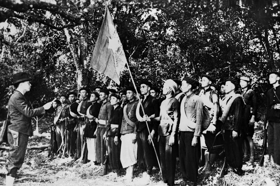 El 22 de diciembre de 1944, la Brigada de Propaganda del Ejército de Liberación de Vietnam (predecesor del Ejército Popular de Vietnam) se fundó en la provincia norteña de Cao Bang. Después de su fundación, el equipo ganó decisivamente en dos batallas, allanando el camino para las futuras victorias del Ejército vietnamita. (Foto: Archivo de VNA)