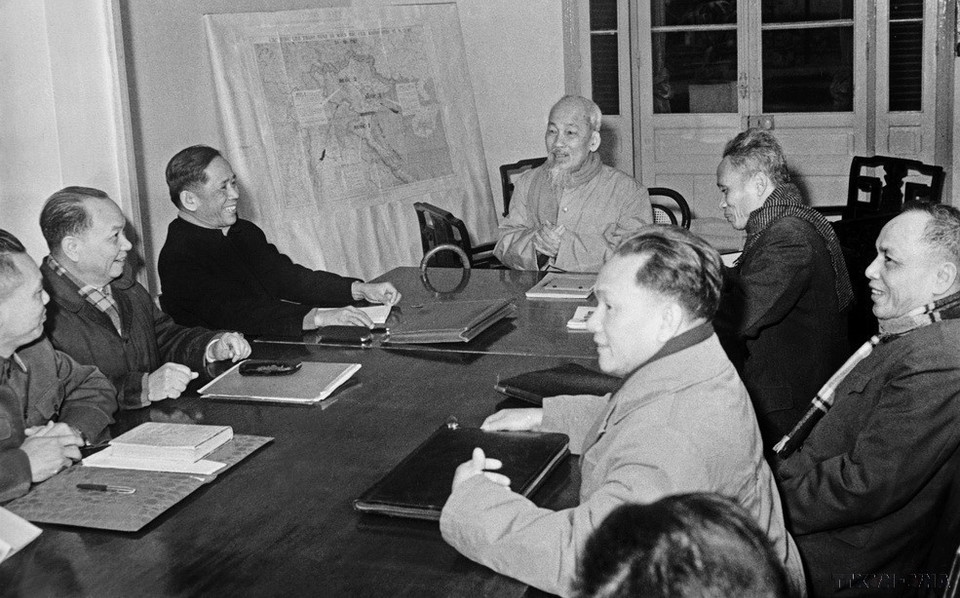 El Presidente Ho Chi Minh presidió la tercera reunión del Comité Central del Partido Comunista de Vietnam para discutir el Plan Estatal de 1961 (Hanoi, diciembre de 1960). (Fuente: VNA)