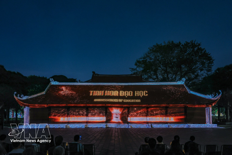 El Viaje de la Luz recreará, de forma emotiva y creativa, la historia del Templo de la Literatura, permitiendo a los espectadores explorar la belleza del patrimonio cultural nacional de una manera completamente nueva. (Foto: VNA)