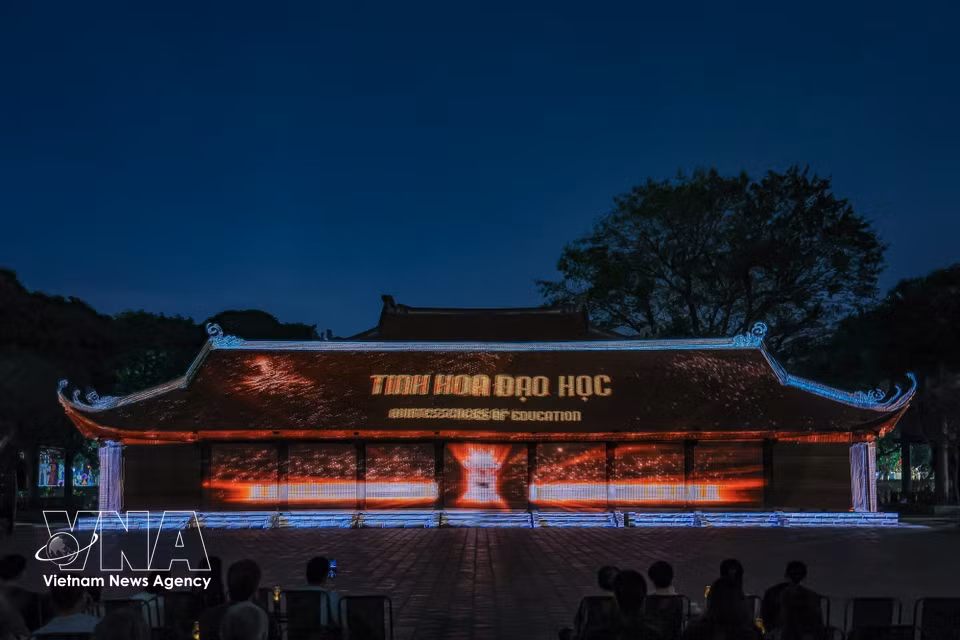 El Viaje de la Luz recreará, de forma emotiva y creativa, la historia del Templo de la Literatura, permitiendo a los espectadores explorar la belleza del patrimonio cultural nacional de una manera completamente nueva. (Foto: VNA)