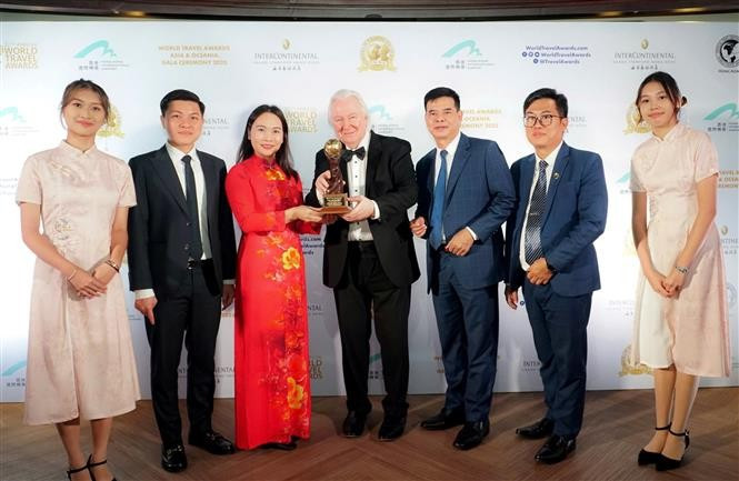 Los World Travel Awards (WTA) otorgan el título "Geoparque Mundial de la UNESCO- Destino Cultural Regional Líder de Asia en 2025" a la meseta kárstica de Dong Van. (Fuente: VNA)