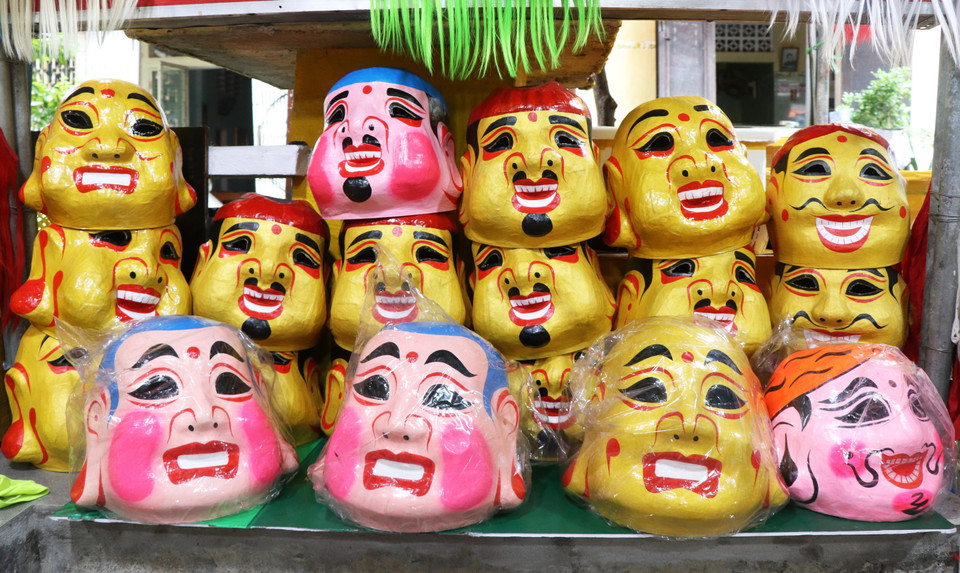 El rostro del Dios de la Tierra fue hecho a mano por Truong Nhu Rem, habitante de la calle de Tran Hung Dao, barrio de Phu Xuan, ciudad de Hue. (Fuente: VNA)