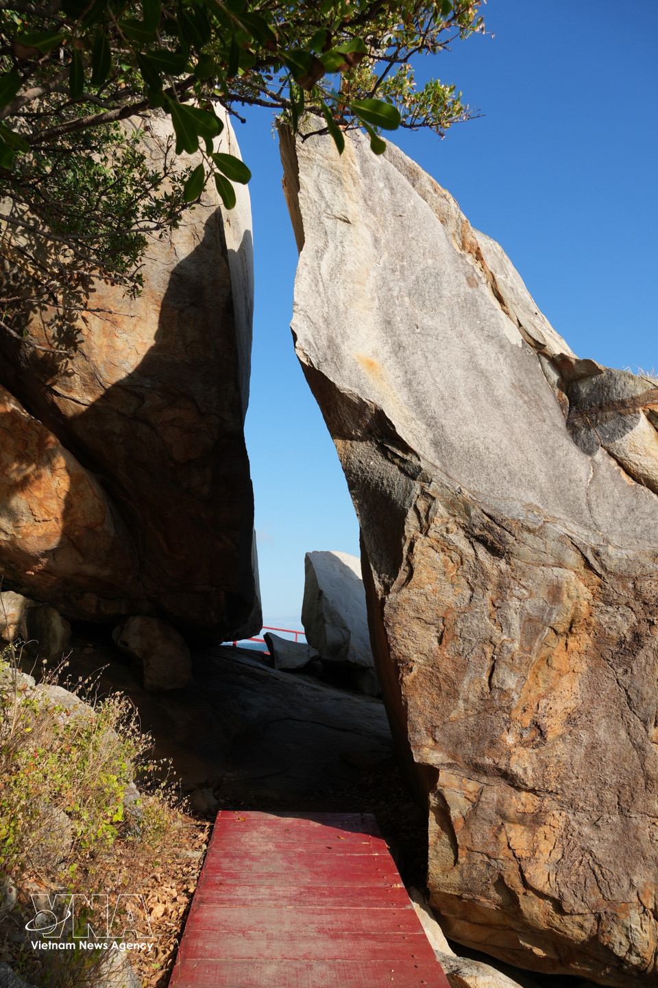 Rocas con formas únicas moldeadas por la naturaleza a lo largo del tiempo en Hang Rai. (Fuente: VNA)