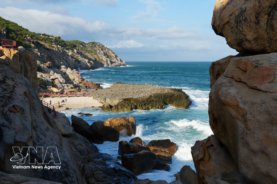 La belleza natural única de la playa Hang Rai en el Parque Nacional Nui Chua (comuna de Vinh Hai, provincia de Khanh Hoa). (Fuente: VNA)