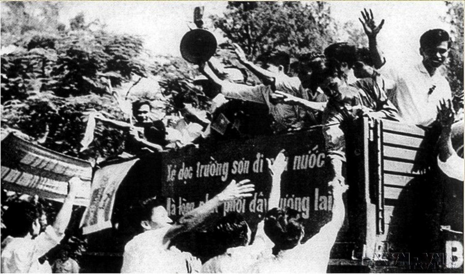 Jóvenes del norte respondieron al movimiento “Tres Disposiciones” y se unieron con entusiasmo al Ejército. (Fuente: VNA)
