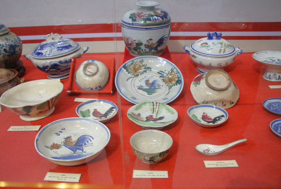 Diversos productos cerámicos se exhiben en la muestra. (Fuente: VNA)