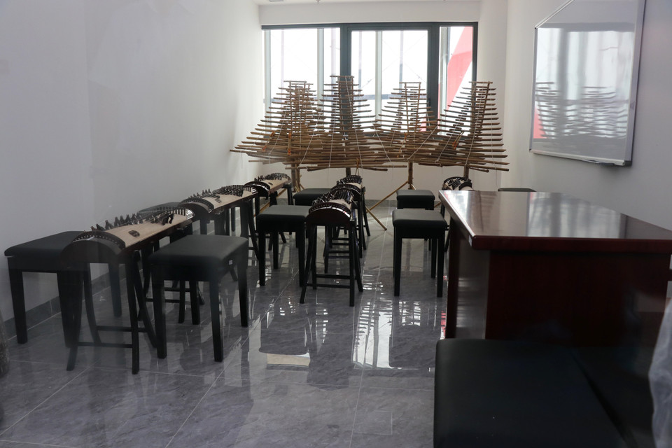 Sala de enseñanza de instrumentos musicales tradicionales en el Palacio Cultural Infantil Khanh Hoa. (Fuente: VNA)