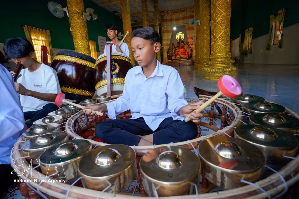 El nombre "Cinco Tonos" proviene de la estructura de esta orquesta tradicional, integrada por cinco grupos de instrumentos elaborados con cinco materiales diferentes. (Fuente: VNA)