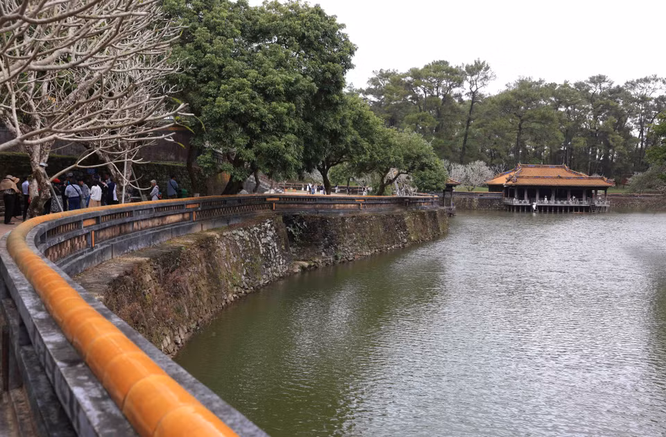 La tumba del rey Tu Duc (Khiem Lang) fue construida en el lado derecho de la colina Canh Vong en la aldea de Thuy Ba, barrio de Thuy Xuan, ciudad de Hue. Este es el lugar de descanso de Tu Duc, el monarca con el reinado más largo de los 13 de la dinastía Nguyen. (Fuente: VNA)