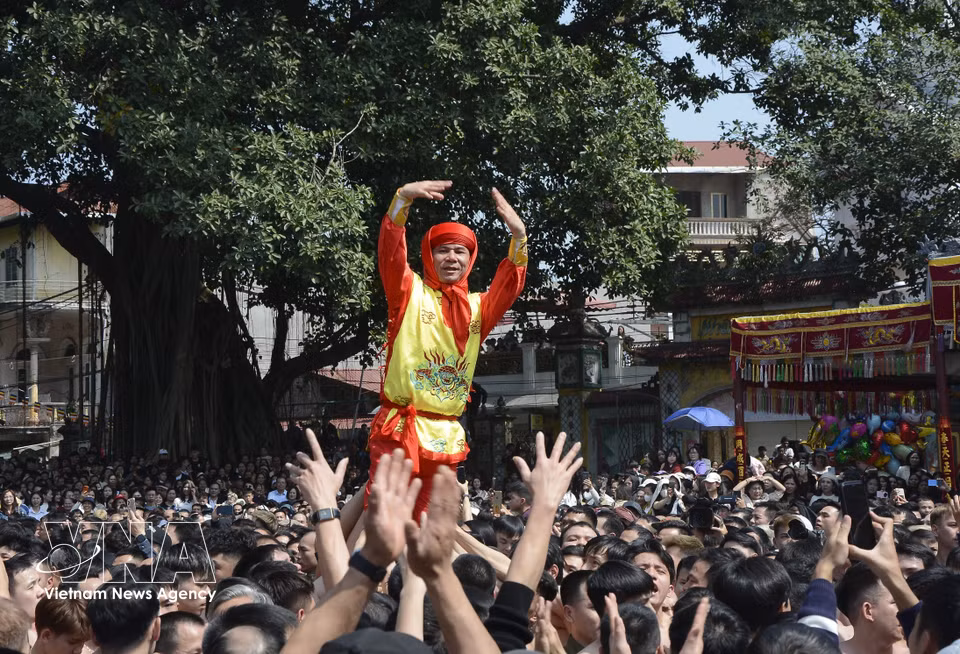 El ritual del Festival de la Procesión de cañones de Dong Ky. (Fuente: VNA)