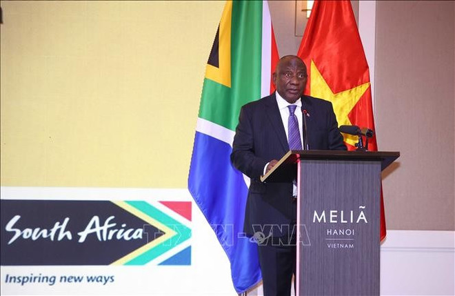 El presidente sudafricano, Matamela Cyril Ramaphosa, se dirige al evento (Foto: VNA) tt-nam-phi.jpg