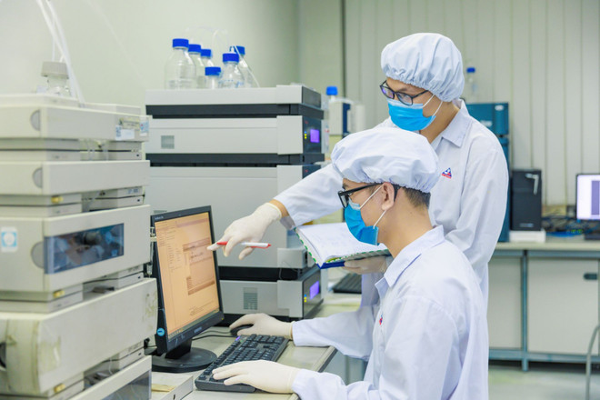 La productividad laboral aumentó un 5,88% en comparación con 2023, lo que indica que la calidad del crecimiento también está mejorando. (Foto: VietnamPlus) cong-ty-cp-duoc-pham-vinh-phuc-1.jpg