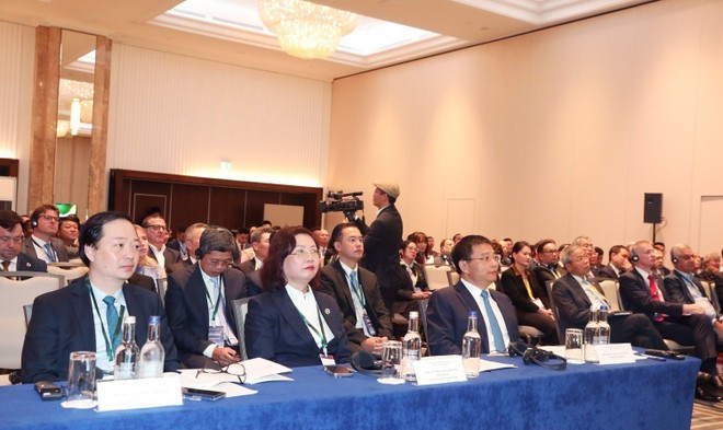 Delegados participantes en la cita (Foto: VNA) vietnam-investment-promotion-conference-in-the-uk-1.jpg