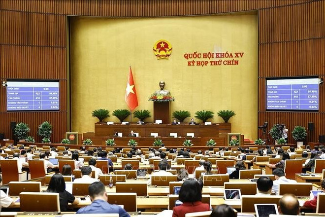 En la sesión (Foto: VNA) luat-cong-chuc.jpg