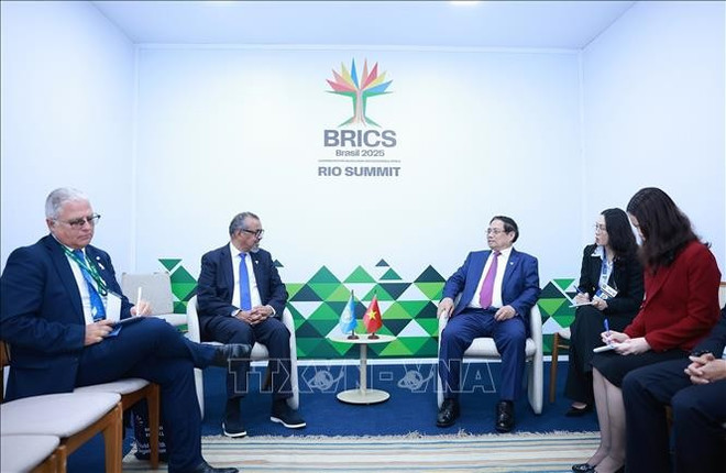 Panorama del encuentro (Foto: VNA) vna-potal-thu-tuong-gap-tong-giam-doc-to-chuc-y-te-the-gioi-stand.jpg