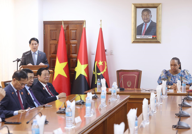 El presidente de Vietnam, Luong Cuong, interviene en la reunión (Foto: VNA) vna-potal-chu-tich-nuoc-tham-lam-viec-voi-dang-mpla-cam-quyen-cua-angola-8199311.jpg