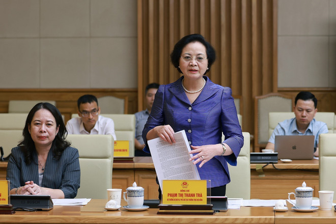 La ministra del Interior y vicepresidenta permanente del Consejo Central de Emulación y Recompensas, Pham Thi Thanh Tra, interviene en la cita (Foto: VNA) vna-potal-thu-tuong-chu-tri-phien-hop-lan-thu-13-hoi-dong-thi-dua-khen-thuong-trung-uong-8198560.jpg