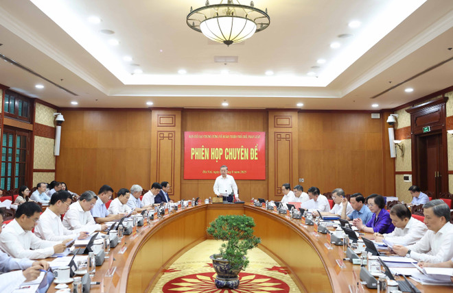 Panorama de la reunión (Foto: VNA) vna-potal-tong-bi-thu-to-lam-chu-tri-phien-hop-chuyen-de-ban-chi-dao-trung-uong-ve-hoan-thien-the-che-phap-luat-8191890.jpg