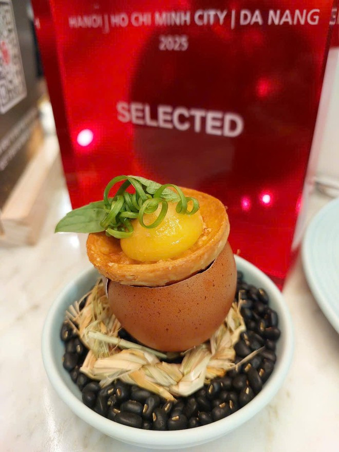 En la ceremonia de premiación se presentaron algunos platos especiales elaborados con mariscos locales. (Foto: Minh Thu/Vietnam+) z6675961998087-8609d5bf5f53683befc42c6896ab85c5.jpg