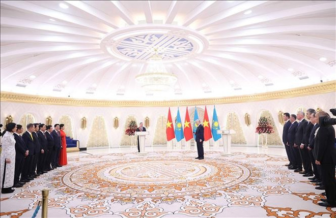 La ceremonia se celebró en el Palacio Presidencial de Akorda (Foto: VNA) hinh-anh-3.jpg