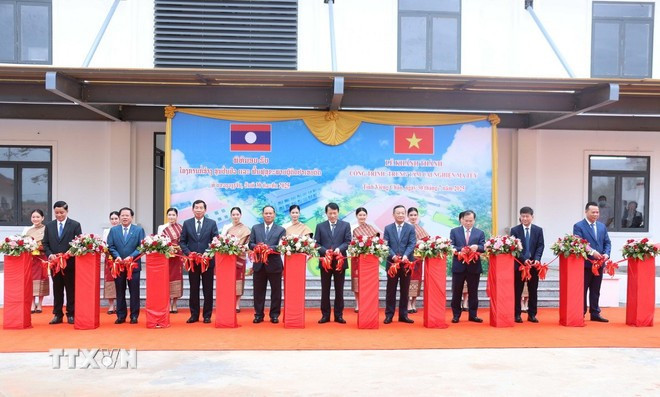 Inauguración de un centro de tratamiento y rehabilitación de drogas en Vientiane (Foto: VNA) viet-nam-lao-8181302.jpg
