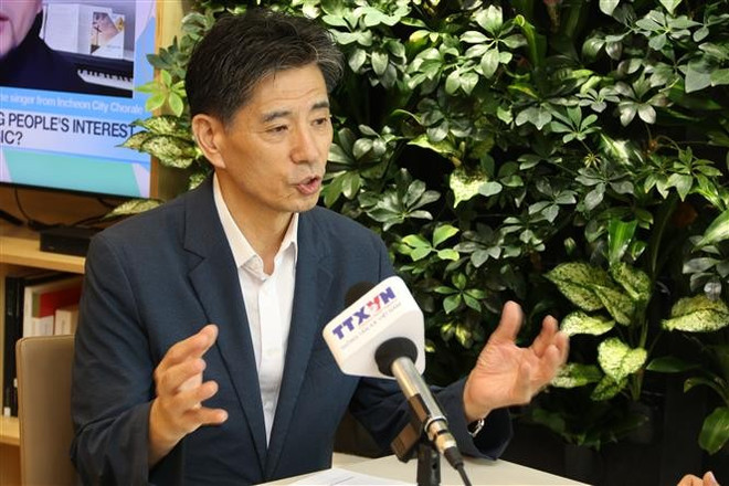 Kwon Sung-taek, presidente de la KOVECA (Foto: VNA) vna-potal-su-lua-chon-tat-yeu-dot-pha-vi-tuong-lai-thinh-vuong-va-phat-trien-cua-viet-nam-8138482.jpg