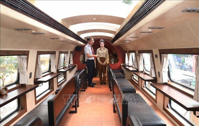 El diseño del tren evoca los patrimonios culturales de Hanoi. (Foto: VNA) tau-2-ang.jpg