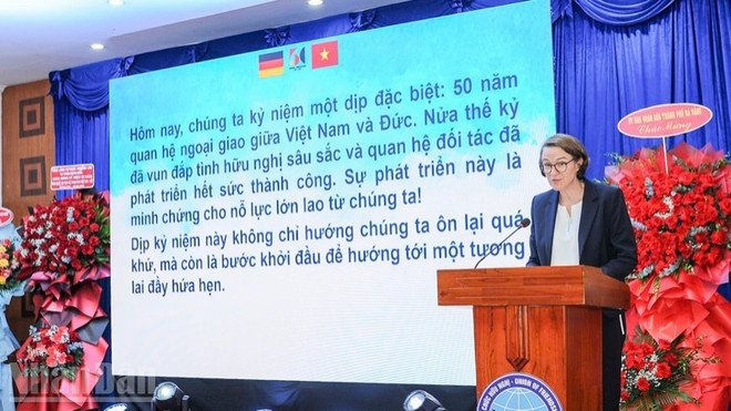 Andrea Maria Suhl, cónsul general de Alemania en Ciudad Ho Chi Minh, interviene en el evento (Foto: nhandan.vn) da-nang-2.jpg