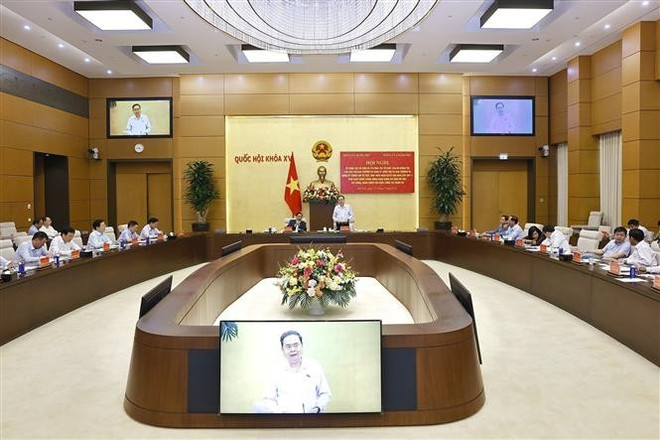 El presidente de la Asamblea Nacional, Tran Thanh Man, habla en la reunión (Foto: VNA) vna-potal-chu-tich-quoc-hoi-va-thu-tuong-dong-chu-tri-hoi-nghi-cac-to-cong-tac-cua-bo-chinh-tri-8150237.jpg