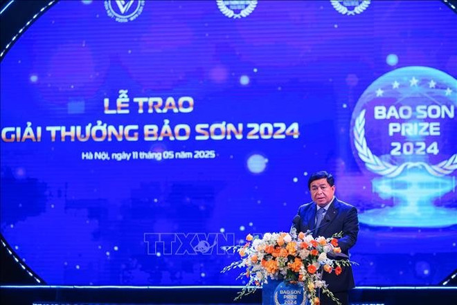 El viceprimer ministro vietnamita, Nguyen Chi Dung, interviene en la cita (Foto: VNA) giai-thuong-bao-son-11052025-01.jpg