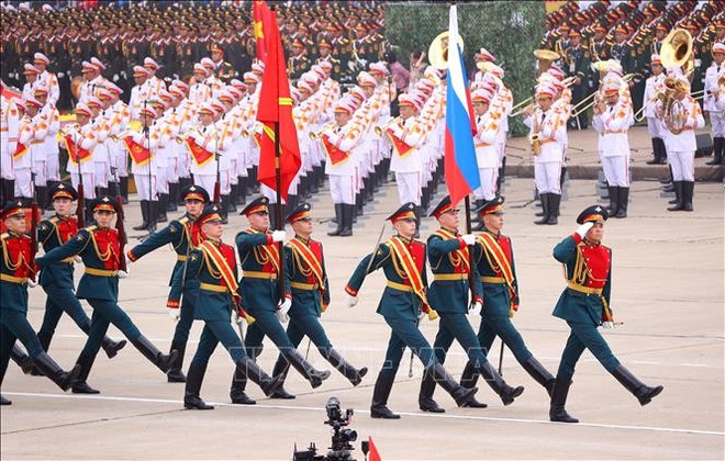 Fuerzas rusas participan en el desfile (Foto: VNA) vna-potal-dieu-binh-ky-niem-80-nam-quoc-khanh-2-9-cac-khoi-quan-doi-nuoc-ngoai-stand.jpg
