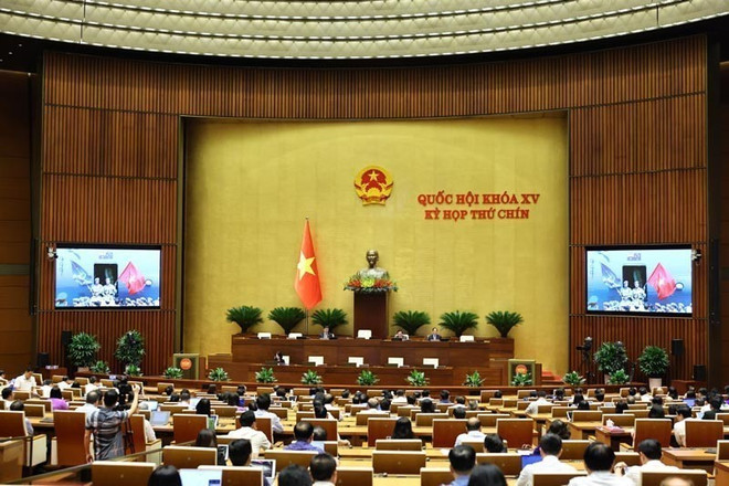 Panorama de la sesión (Foto: VNA) vna-potal-quoc-hoi-thao-luan-ve-du-an-luat-tham-gia-luc-luong-gin-giu-hoa-binh-cua-lien-hop-quoc-8094767.jpg