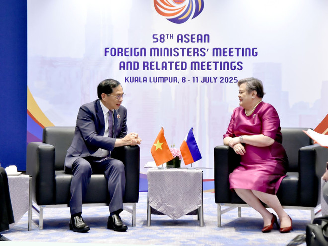 El viceprimer ministro y canciller de Vietnam, Bui Thanh Son, se reúne con la secretaria de Relaciones Exteriores de Filipinas, Maria Theresa Lazaro. (Foto: Ministerio de Relaciones Exteriores de Vietnam) uuid2be2886b-d6ea-40e9-b057-fc1b88023c13code001library1type1mode1loctruecaptrue.jpg