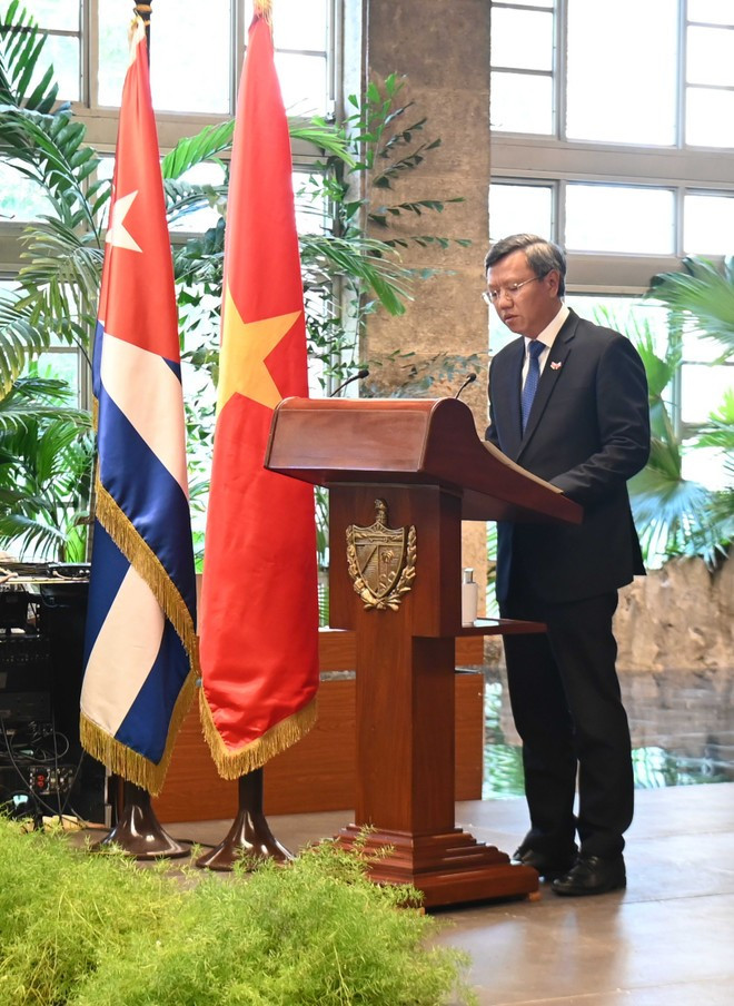 El embajador de Vietnam en Cuba, Le Quang Long, interviene en el evento (Foto: VNA) vna-potal-cuba-to-chuc-ky-niem-80-nam-quoc-khanh-viet-nam-8234750.jpg