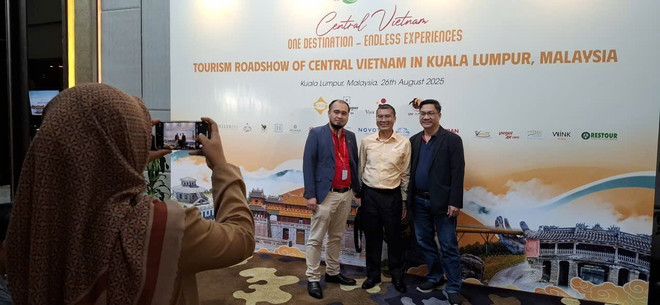 Delegados en la cita (Foto: VNA) vna-potal-mien-trung-viet-nam-diem-den-moi-thu-hut-du-khach-malaysia-8236378.jpg